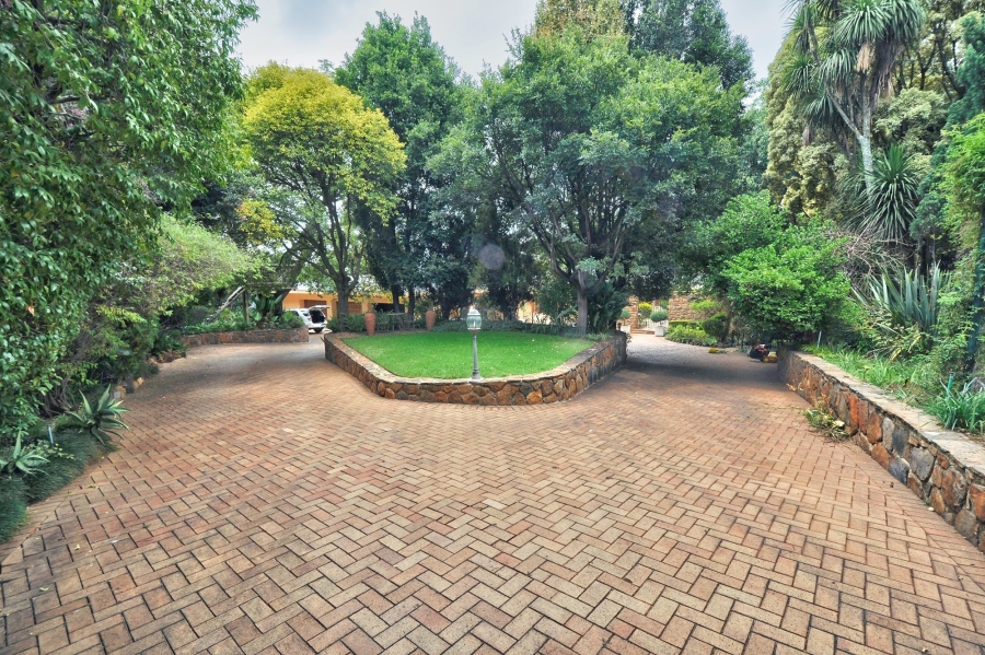 To Let 6 Bedroom Property for Rent in Morningside Ext 40 Gauteng