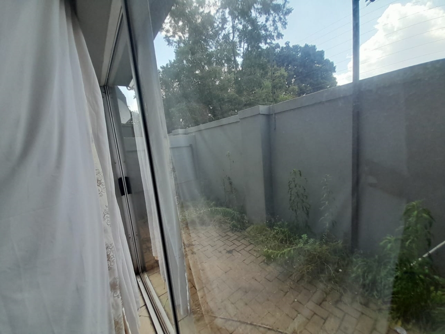 2 Bedroom Property for Sale in Pretoria North Gauteng