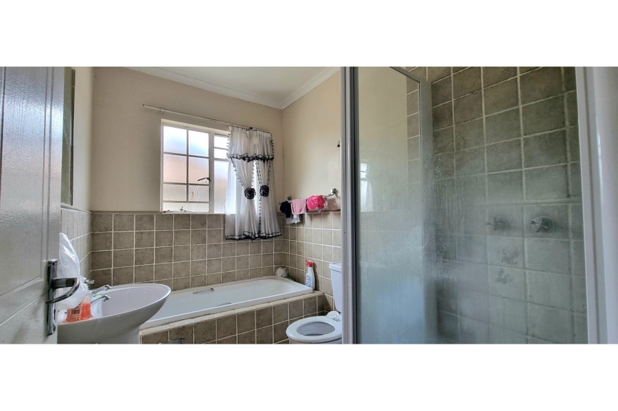 2 Bedroom Property for Sale in Meredale Gauteng