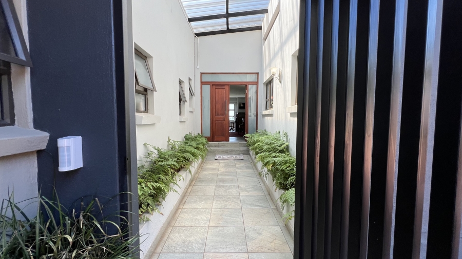7 Bedroom Property for Sale in Rangeview Gauteng