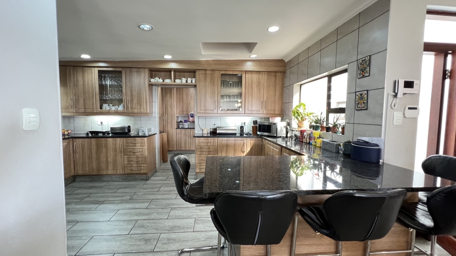 7 Bedroom Property for Sale in Rangeview Gauteng