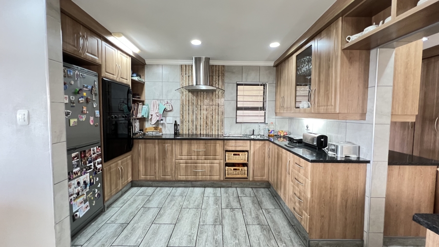 7 Bedroom Property for Sale in Rangeview Gauteng