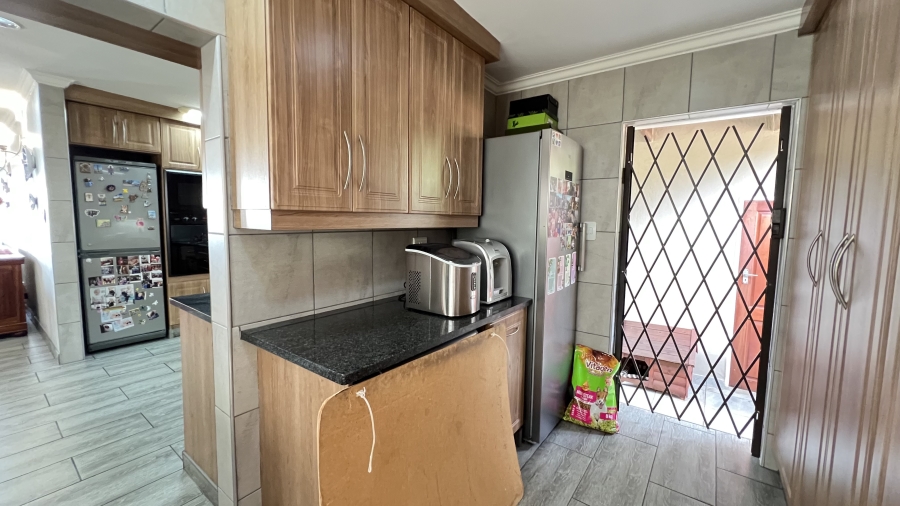 7 Bedroom Property for Sale in Rangeview Gauteng
