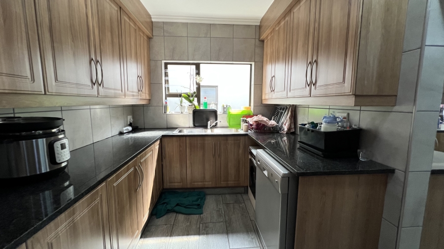 7 Bedroom Property for Sale in Rangeview Gauteng