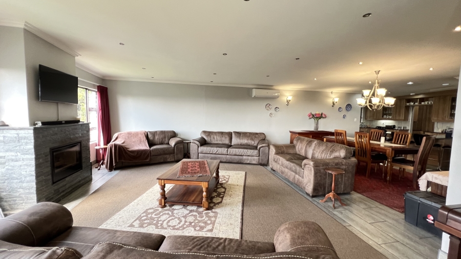 7 Bedroom Property for Sale in Rangeview Gauteng