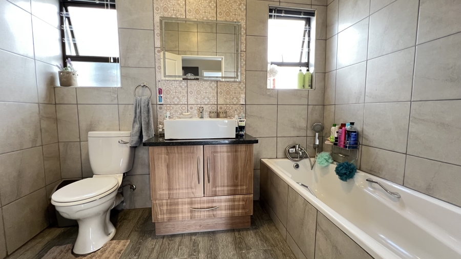 7 Bedroom Property for Sale in Rangeview Gauteng