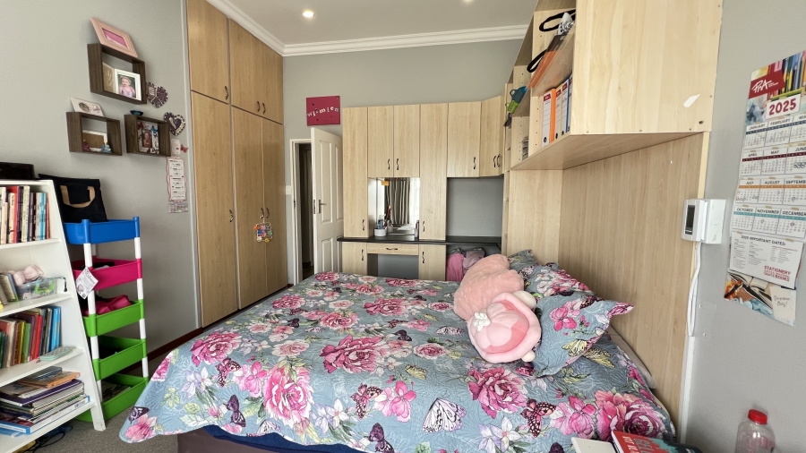7 Bedroom Property for Sale in Rangeview Gauteng