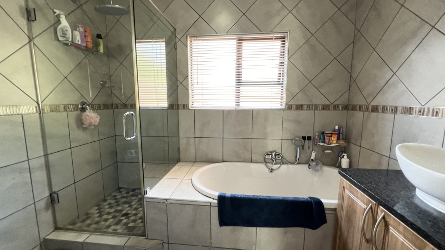 7 Bedroom Property for Sale in Rangeview Gauteng