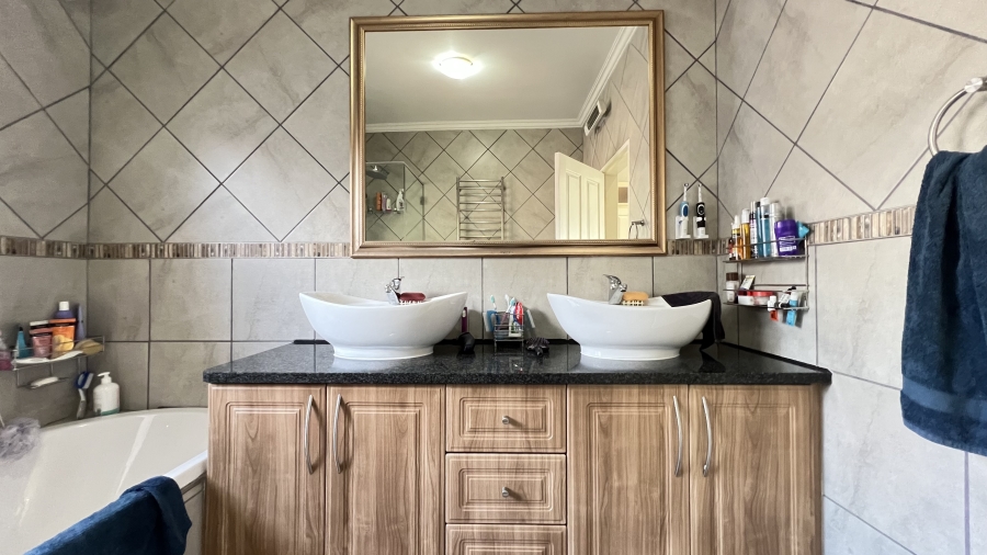 7 Bedroom Property for Sale in Rangeview Gauteng