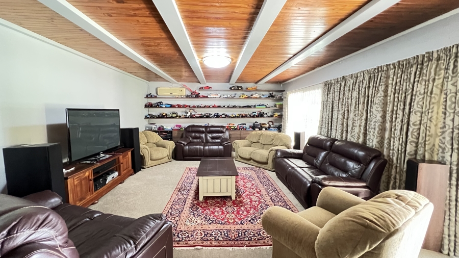 7 Bedroom Property for Sale in Rangeview Gauteng