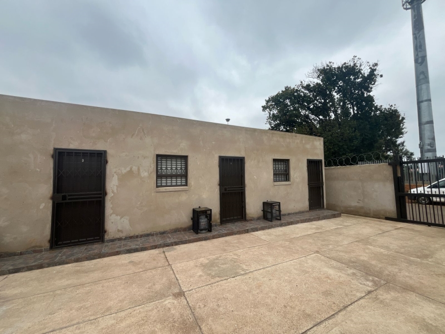 6 Bedroom Property for Sale in Vosloorus Gauteng