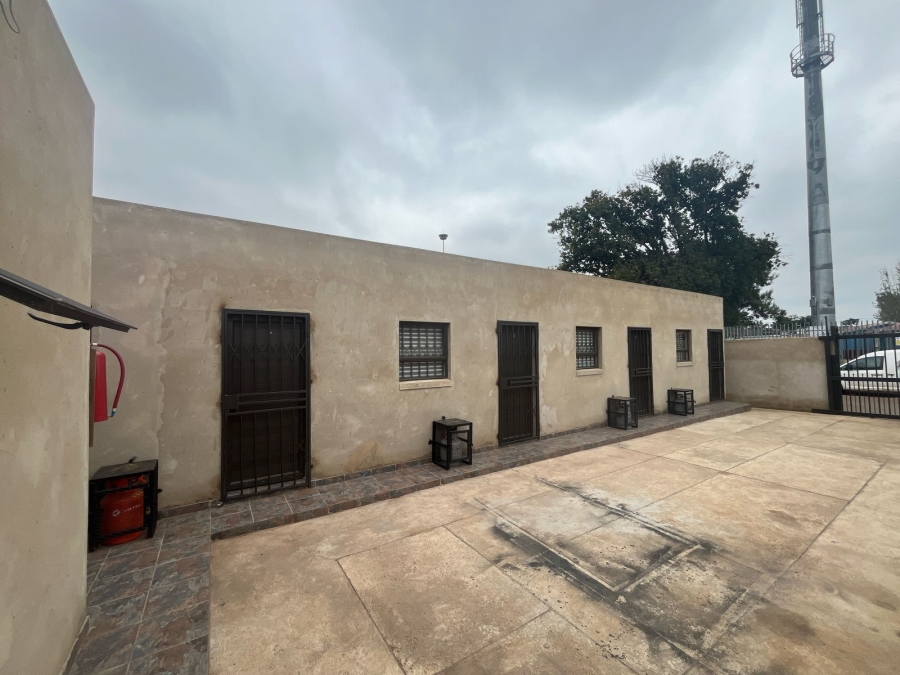 6 Bedroom Property for Sale in Vosloorus Gauteng