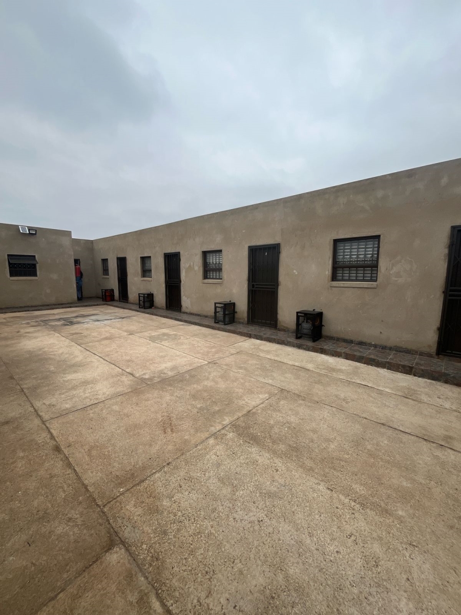 6 Bedroom Property for Sale in Vosloorus Gauteng