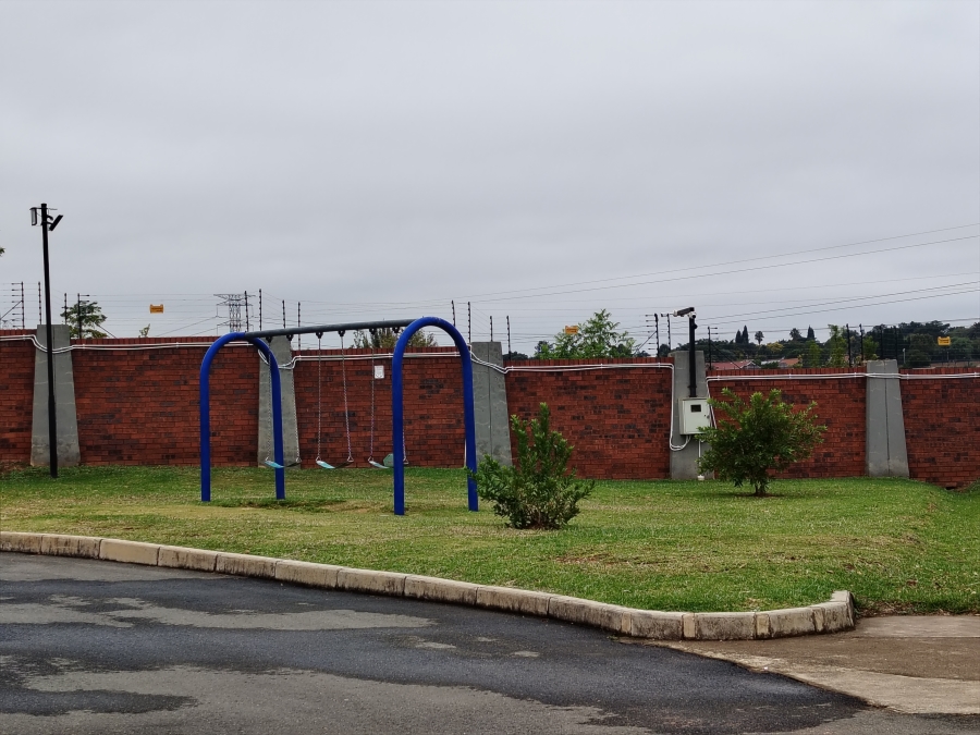 2 Bedroom Property for Sale in Amberfield Gauteng
