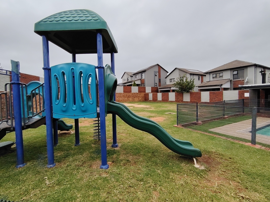 2 Bedroom Property for Sale in Amberfield Gauteng