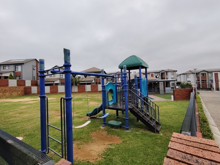 2 Bedroom Property for Sale in Amberfield Gauteng