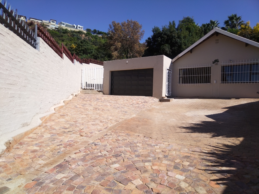 To Let 3 Bedroom Property for Rent in Constantia Kloof Gauteng