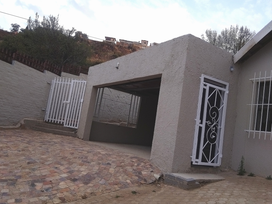 To Let 3 Bedroom Property for Rent in Constantia Kloof Gauteng