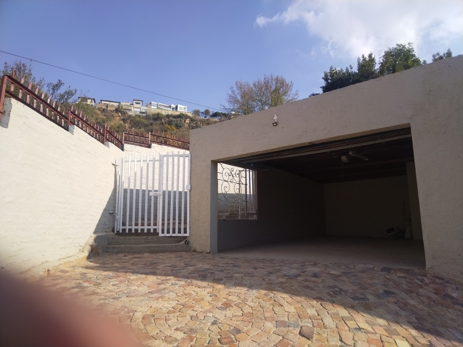 To Let 3 Bedroom Property for Rent in Constantia Kloof Gauteng