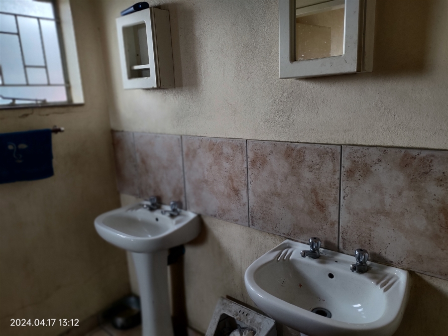 Commercial Property for Sale in Mostyn Park Gauteng