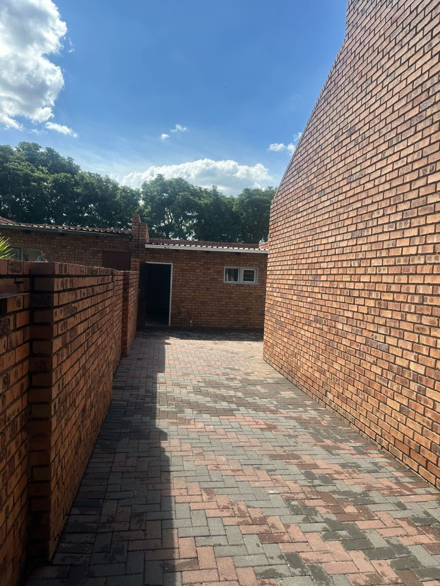 3 Bedroom Property for Sale in Annlin Gauteng