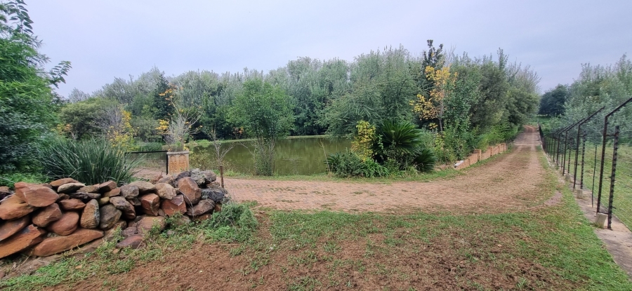 6 Bedroom Property for Sale in Hartzenbergfontein Gauteng
