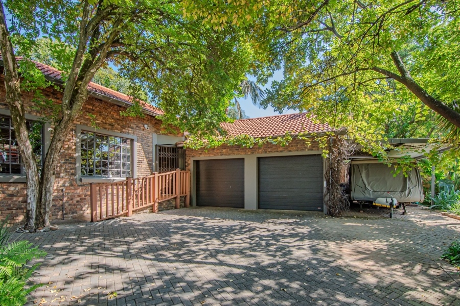 5 Bedroom Property for Sale in Moreleta Park Gauteng