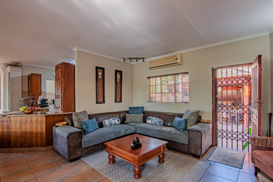 5 Bedroom Property for Sale in Moreleta Park Gauteng