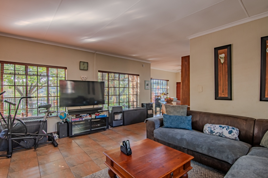 5 Bedroom Property for Sale in Moreleta Park Gauteng