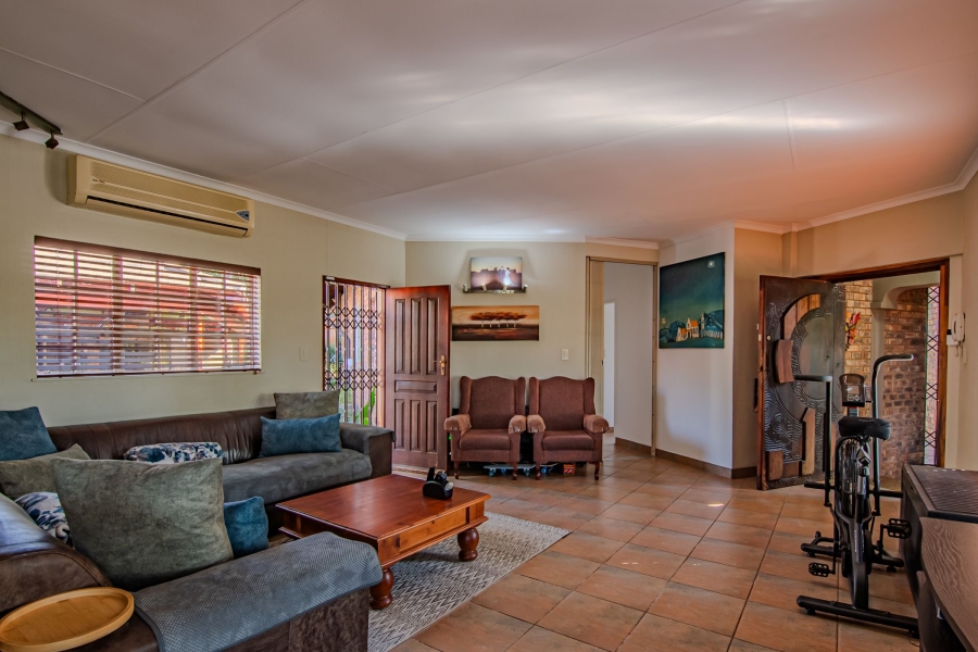 5 Bedroom Property for Sale in Moreleta Park Gauteng