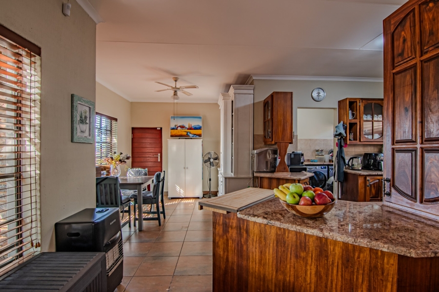 5 Bedroom Property for Sale in Moreleta Park Gauteng
