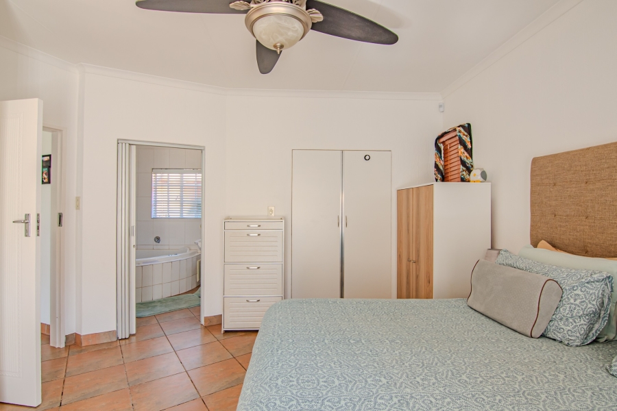5 Bedroom Property for Sale in Moreleta Park Gauteng