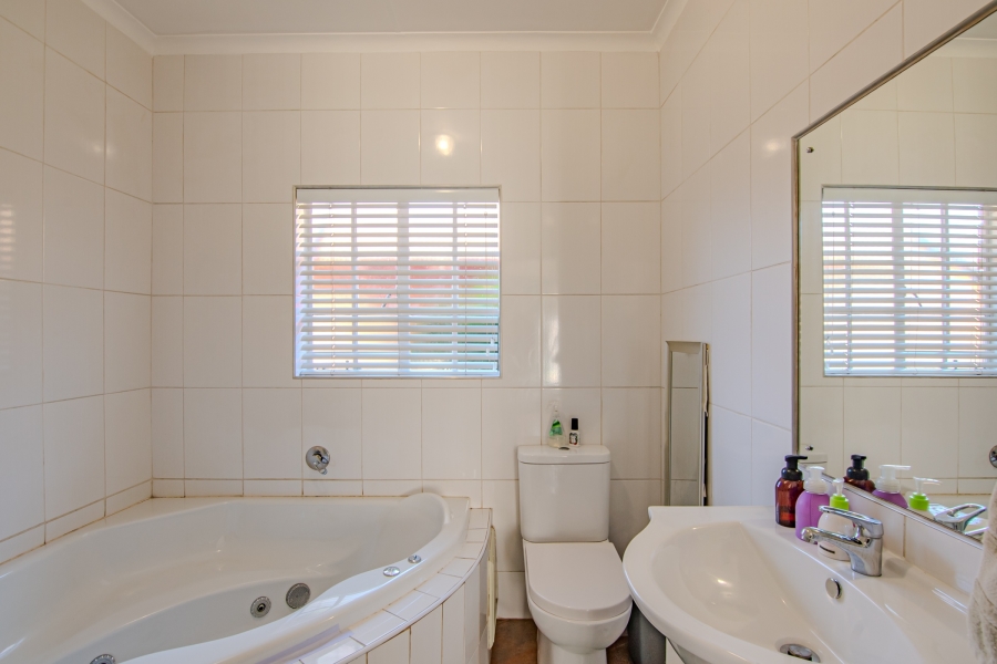 5 Bedroom Property for Sale in Moreleta Park Gauteng