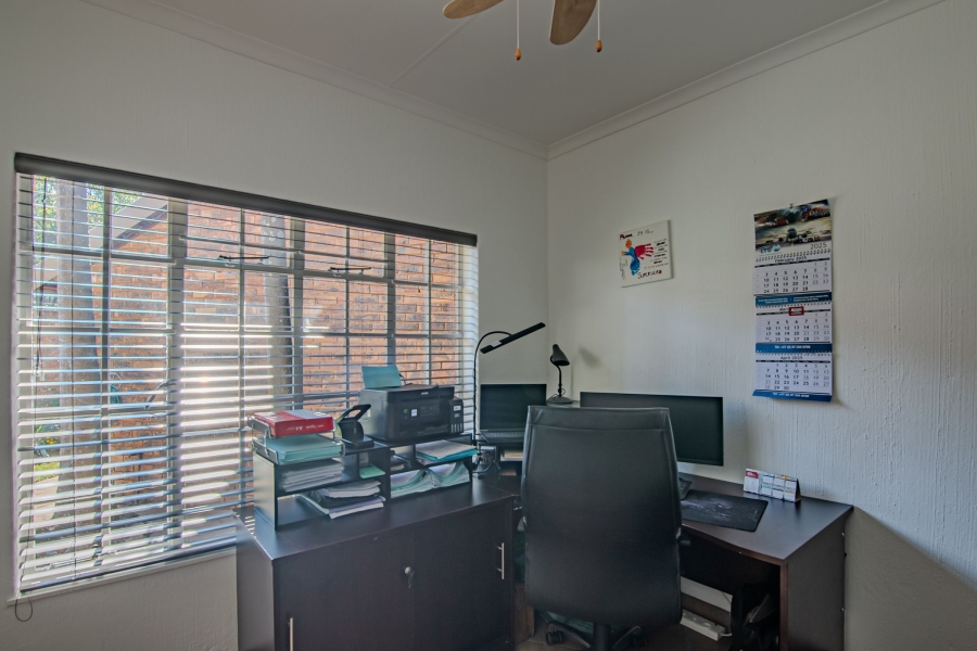 5 Bedroom Property for Sale in Moreleta Park Gauteng