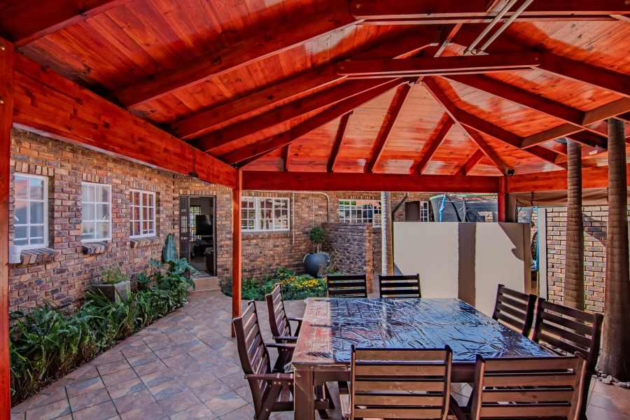 5 Bedroom Property for Sale in Moreleta Park Gauteng