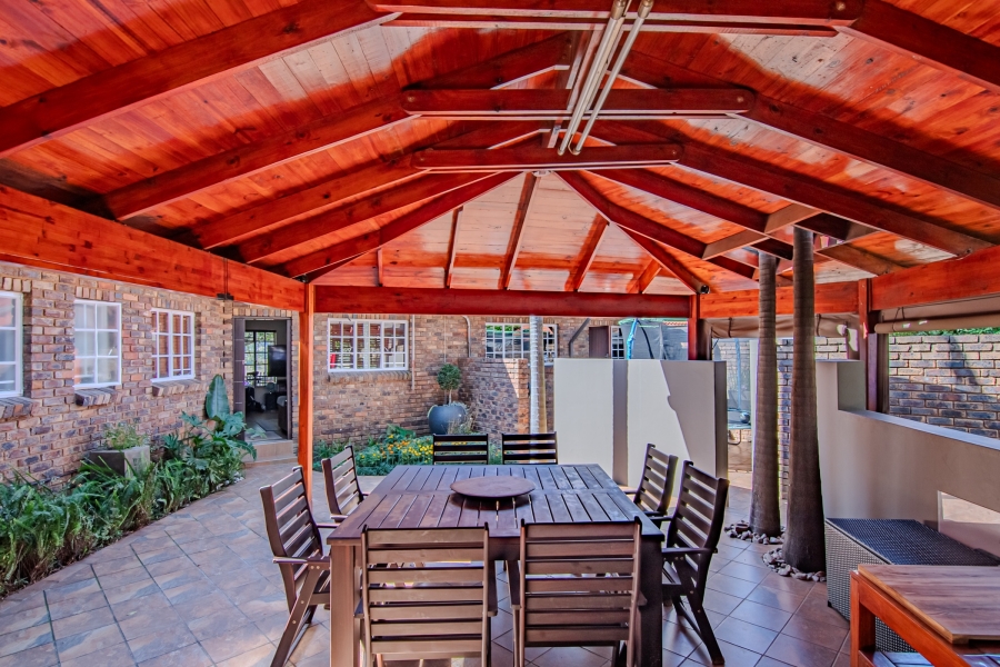 5 Bedroom Property for Sale in Moreleta Park Gauteng