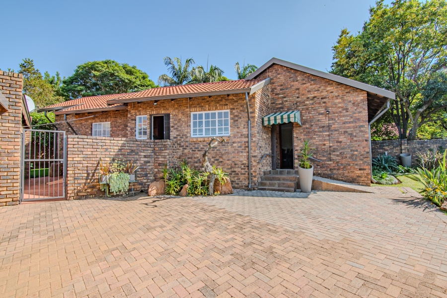 5 Bedroom Property for Sale in Moreleta Park Gauteng