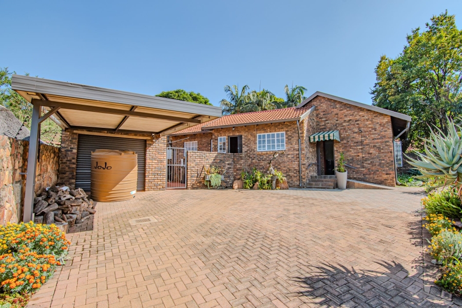 5 Bedroom Property for Sale in Moreleta Park Gauteng