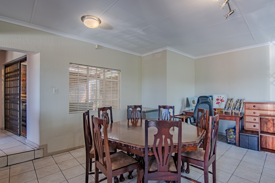 5 Bedroom Property for Sale in Moreleta Park Gauteng