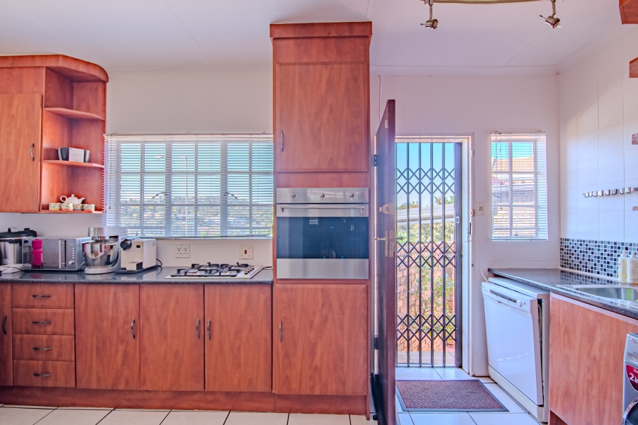 5 Bedroom Property for Sale in Moreleta Park Gauteng