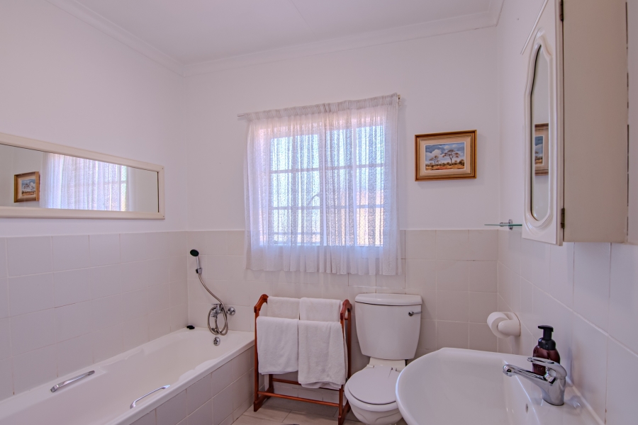 5 Bedroom Property for Sale in Moreleta Park Gauteng
