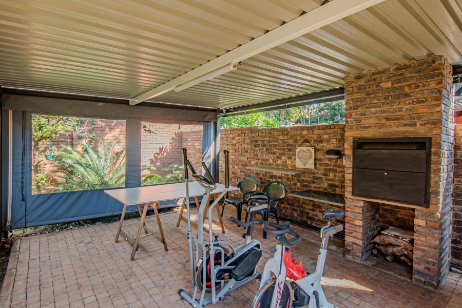 5 Bedroom Property for Sale in Moreleta Park Gauteng