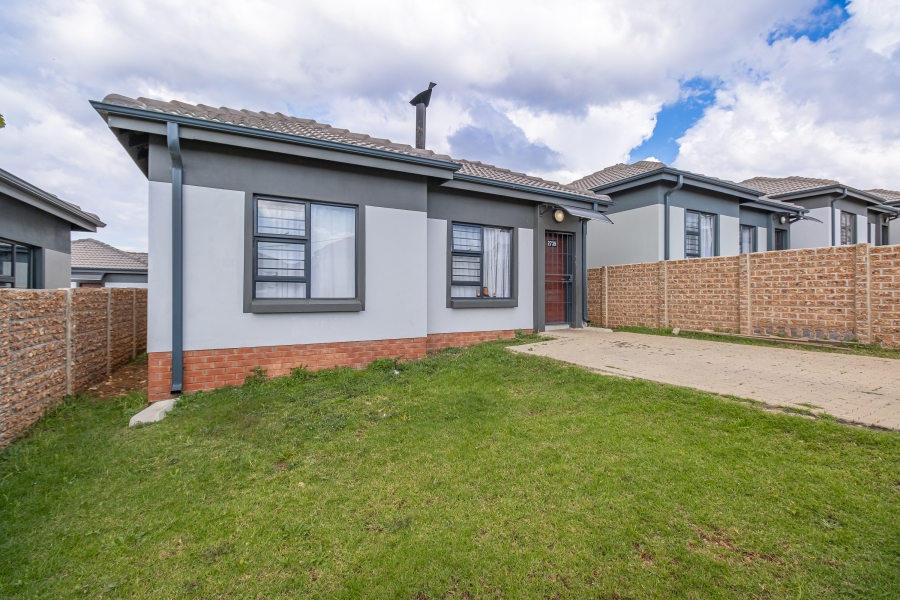 To Let 2 Bedroom Property for Rent in Fleurhof Gauteng