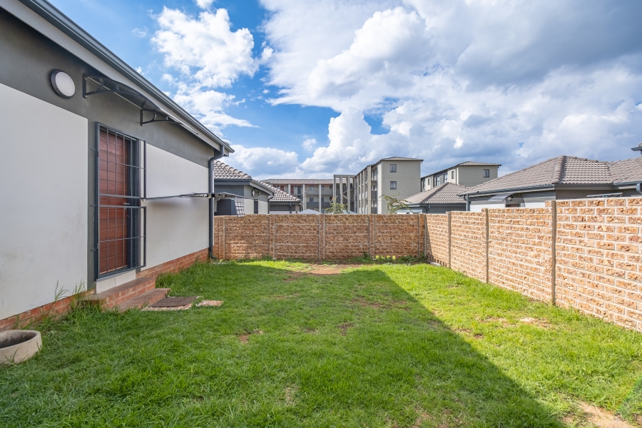 To Let 2 Bedroom Property for Rent in Fleurhof Gauteng
