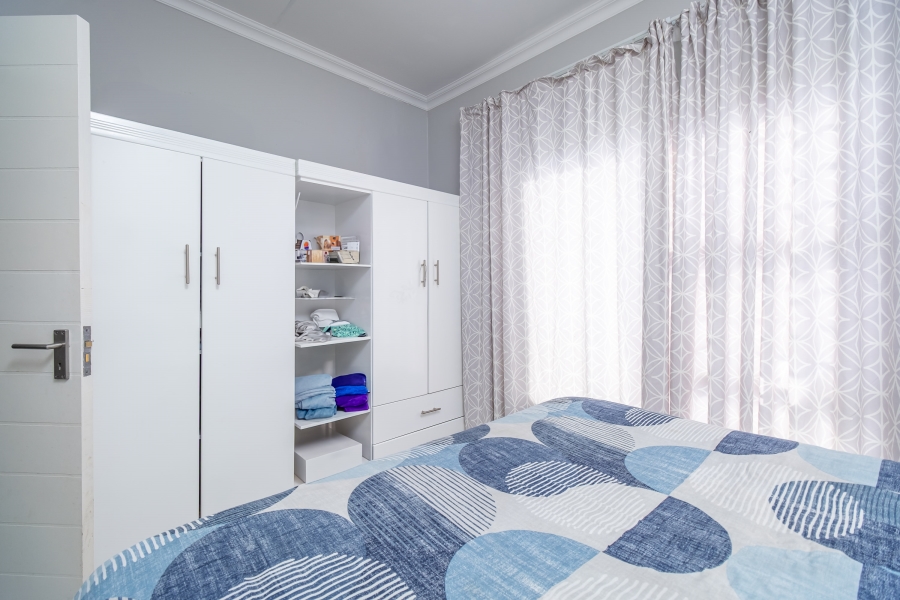 To Let 2 Bedroom Property for Rent in Fleurhof Gauteng
