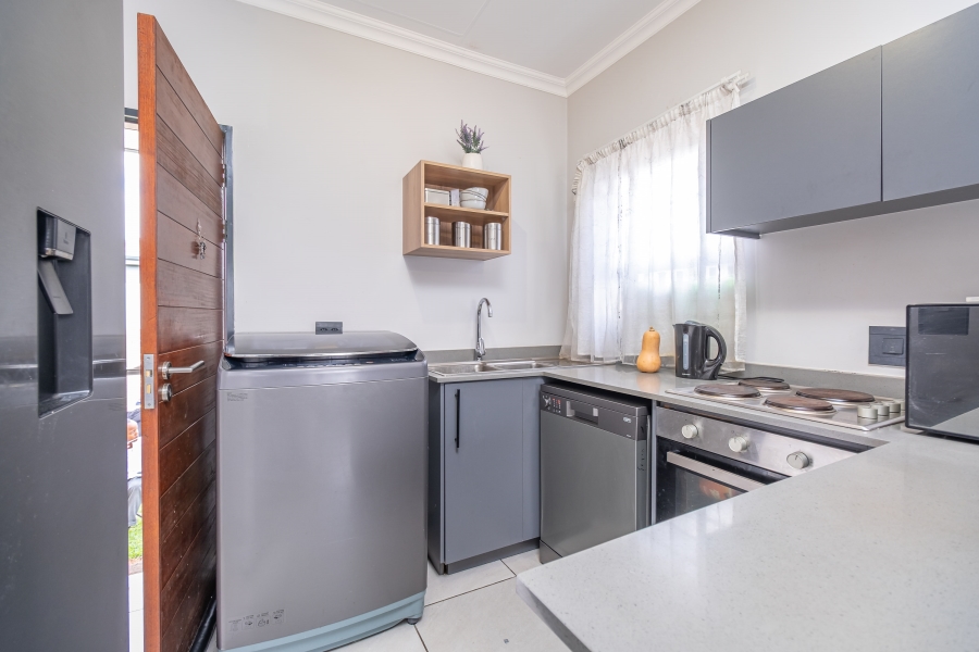 To Let 2 Bedroom Property for Rent in Fleurhof Gauteng