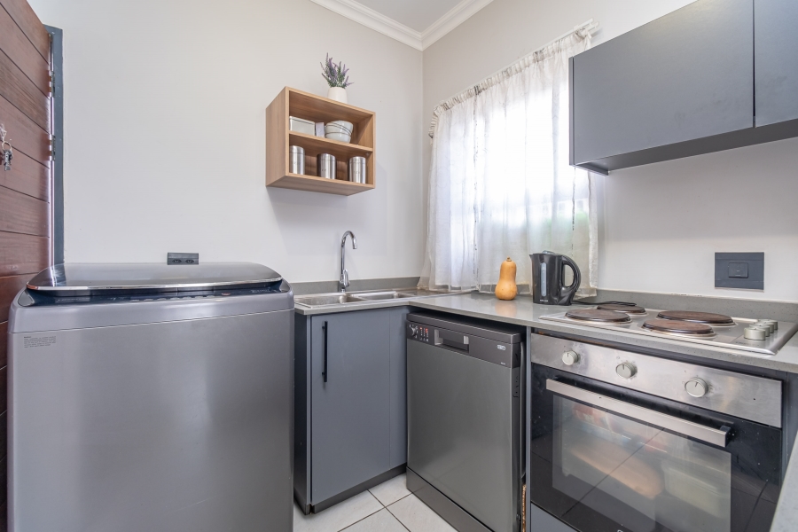 To Let 2 Bedroom Property for Rent in Fleurhof Gauteng