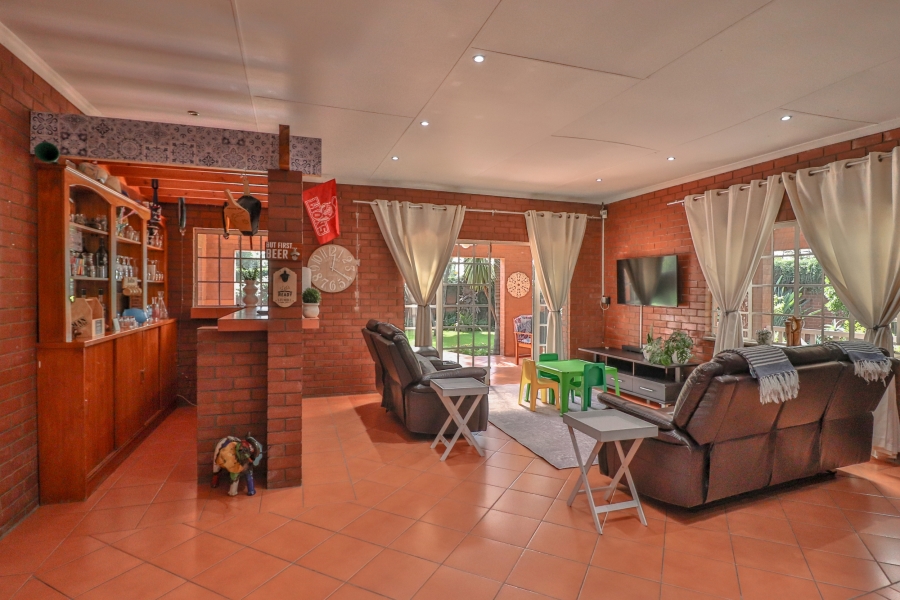 4 Bedroom Property for Sale in Parkhill Gardens Gauteng
