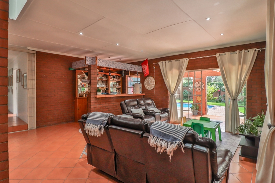 4 Bedroom Property for Sale in Parkhill Gardens Gauteng