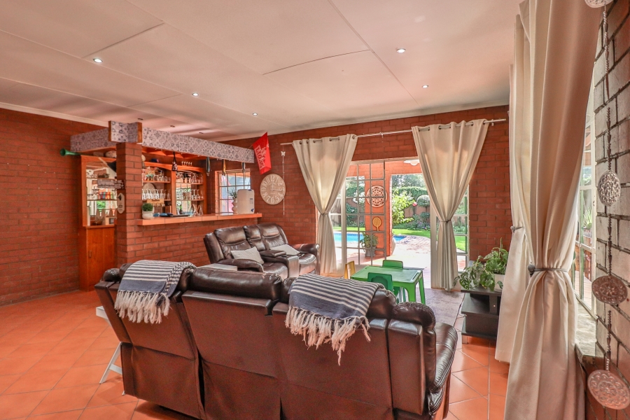 4 Bedroom Property for Sale in Parkhill Gardens Gauteng